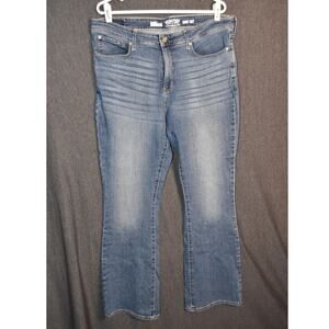 Levi Strauss Signature Women's Size 20 Boot Cut (IRREGULAR) Denim Jeans